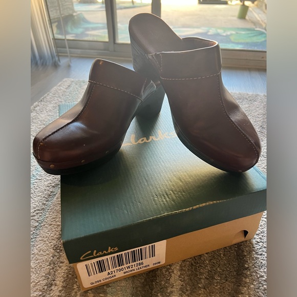 Clarks Shoes - Clarks size 9 Brown Heel Clogs